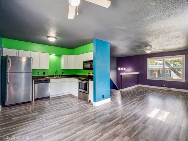 3902 E 40th Street, Des Moines, IA 50317