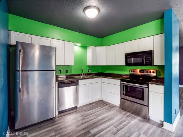 3902 E 40th Street, Des Moines, IA 50317