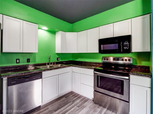 3902 E 40th Street, Des Moines, IA 50317