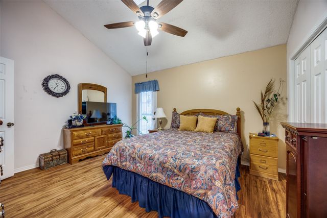 12 Village Green Court, Denison, TX 75020