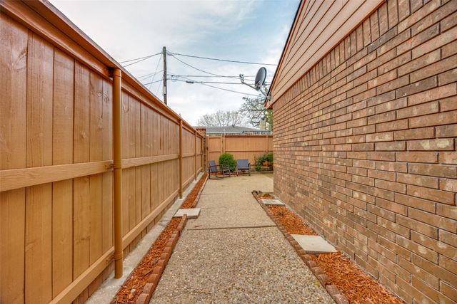 12 Village Green Court, Denison, TX 75020