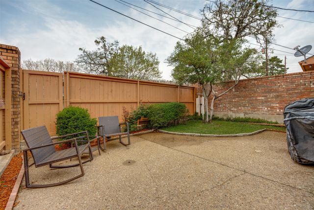 12 Village Green Court, Denison, TX 75020
