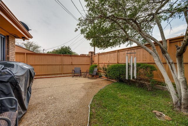 12 Village Green Court, Denison, TX 75020