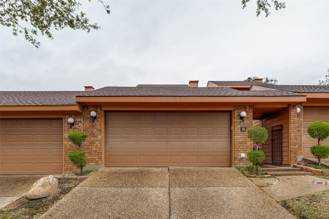 12 Village Green Court, Denison, TX 75020