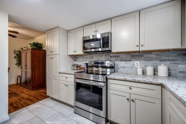 12 Village Green Court, Denison, TX 75020