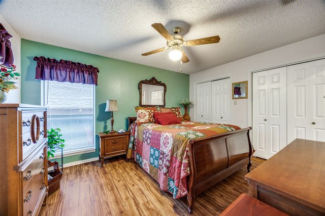 12 Village Green Court, Denison, TX 75020