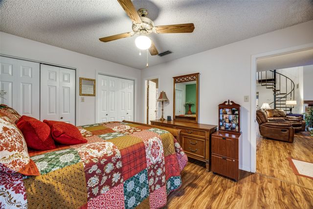 12 Village Green Court, Denison, TX 75020