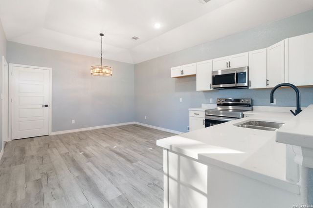 2218 W Wildwood DR., San Antonio, TX 78201