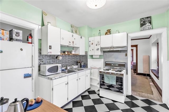 2803 Holly Street, Kansas City, MO 64108