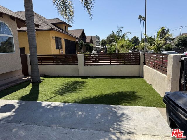 1026 E 42nd Street, Los Angeles, CA 90011