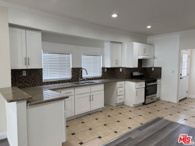 1026 E 42nd Street, Los Angeles, CA 90011