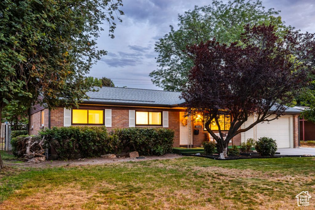 1852 E MEADOW DOWNS WAY, Cottonwood Heights, UT 84121