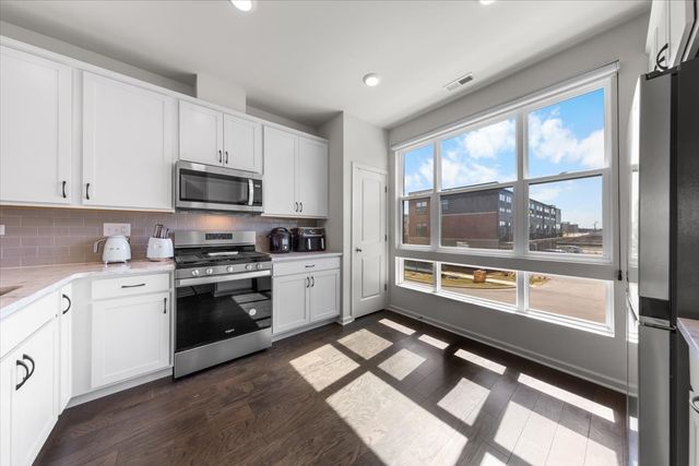 2217 Venture Drive 2217, Schaumburg, IL 60193