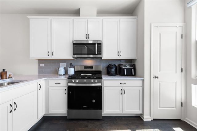 2217 Venture Drive 2217, Schaumburg, IL 60193