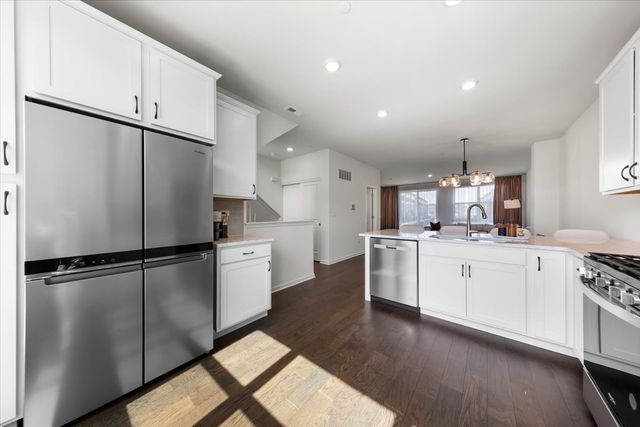 2217 Venture Drive 2217, Schaumburg, IL 60193