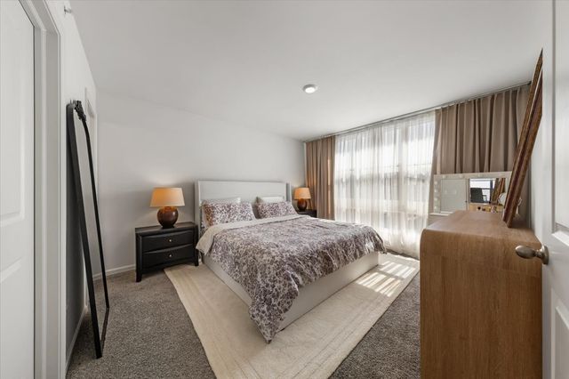 2217 Venture Drive 2217, Schaumburg, IL 60193