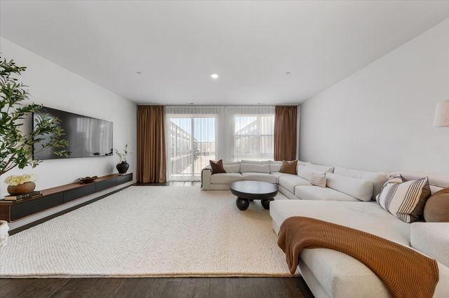 2217 Venture Drive 2217, Schaumburg, IL 60193