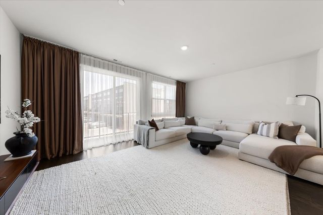 2217 Venture Drive 2217, Schaumburg, IL 60193