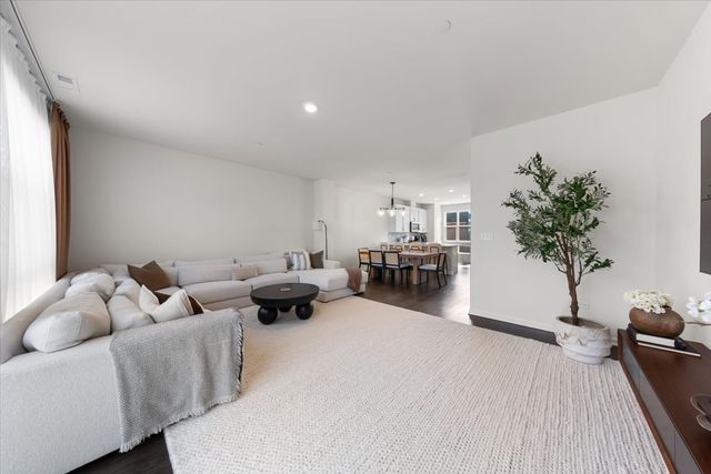 2217 Venture Drive 2217, Schaumburg, IL 60193