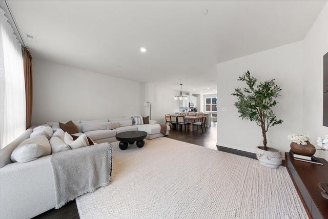 2217 Venture Drive 2217, Schaumburg, IL 60193