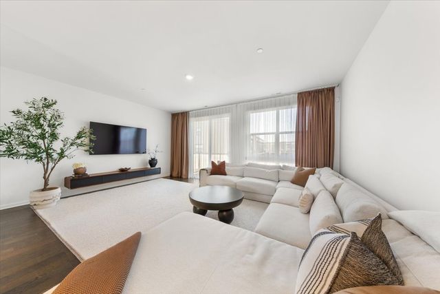 2217 Venture Drive 2217, Schaumburg, IL 60193