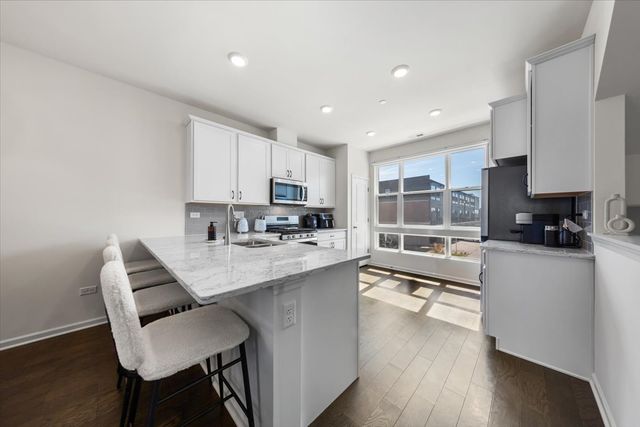 2217 Venture Drive 2217, Schaumburg, IL 60193