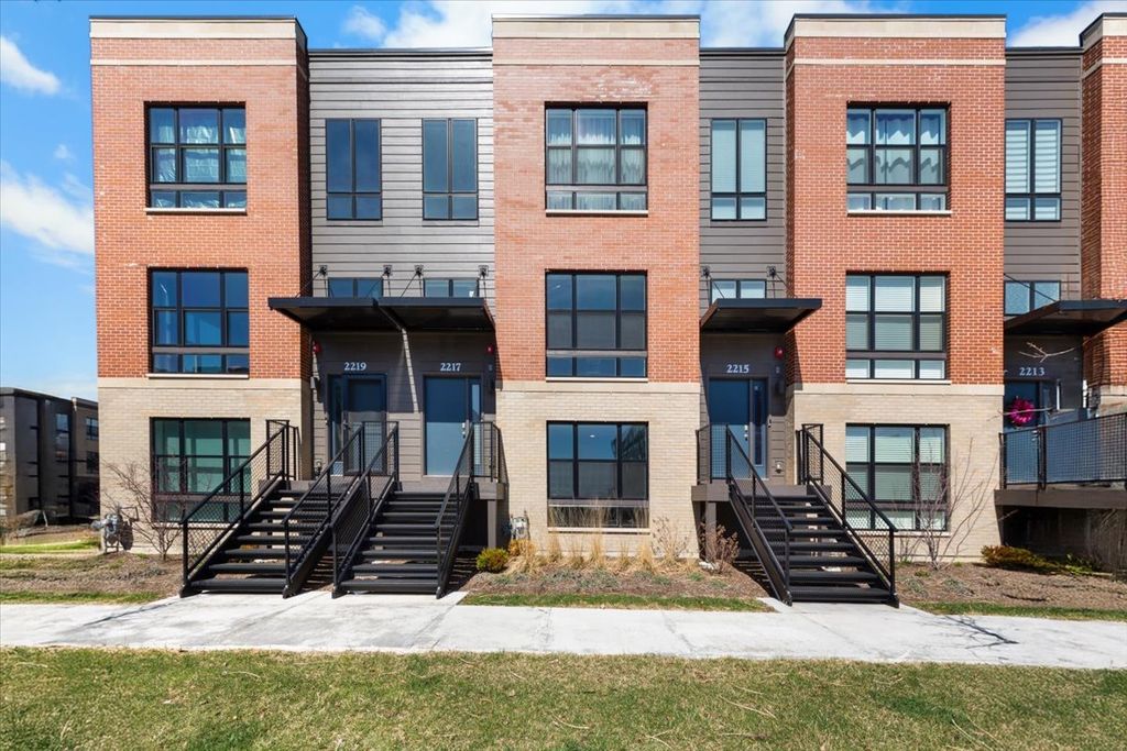 2217 Venture Drive 2217, Schaumburg, IL 60193