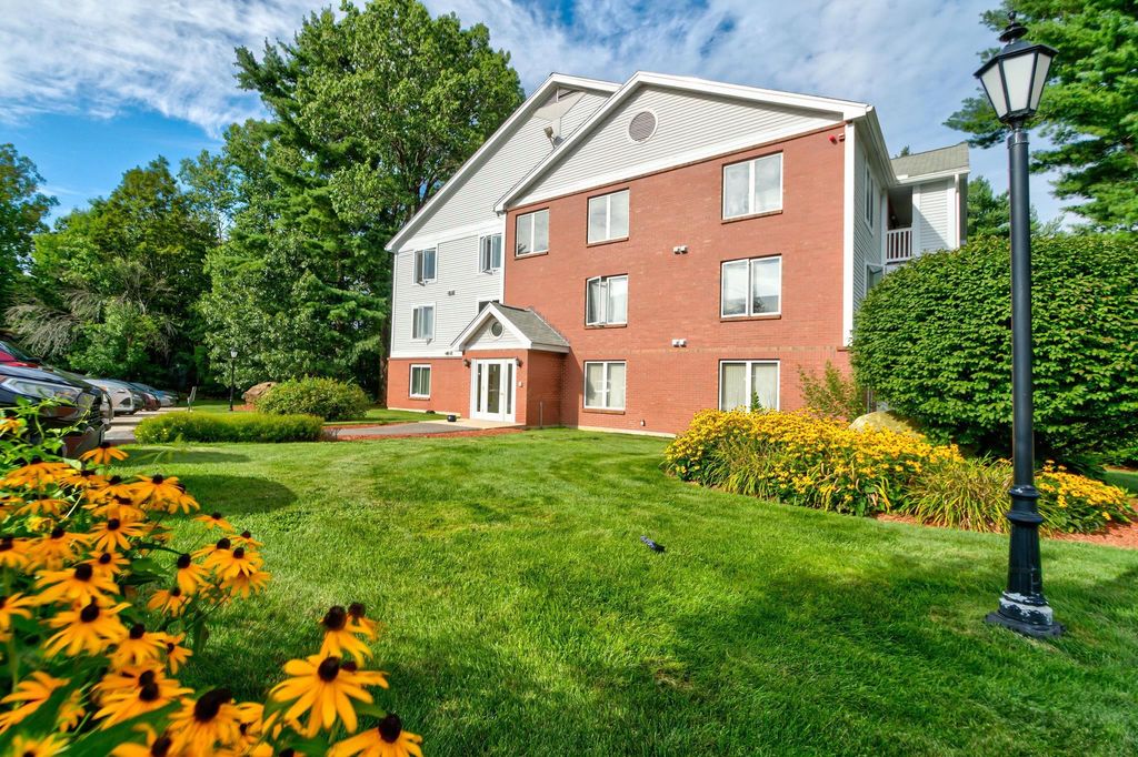 1 Timberwood Dr Unit 302, Goffstown, NH 03045