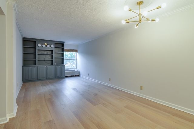 232 S Highland St Apt 303, Memphis, TN 38111