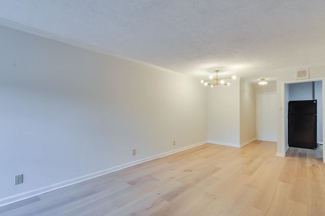 232 S Highland St Apt 303, Memphis, TN 38111