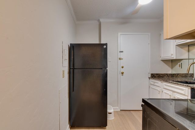 232 S Highland St Apt 303, Memphis, TN 38111