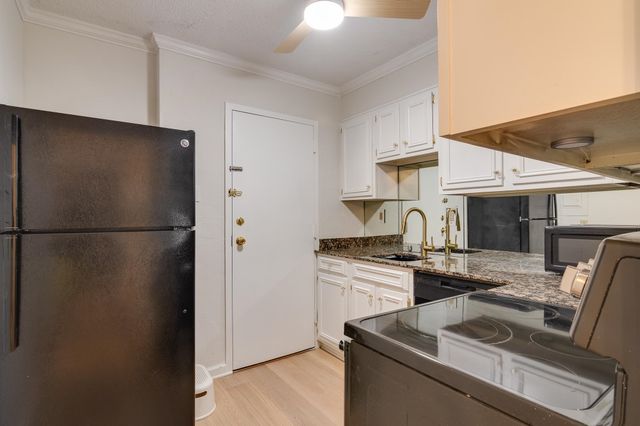 232 S Highland St Apt 303, Memphis, TN 38111