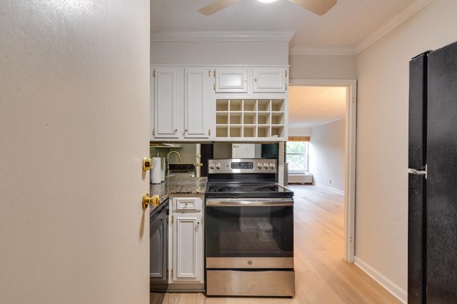 232 S Highland St Apt 303, Memphis, TN 38111