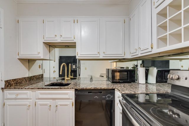 232 S Highland St Apt 303, Memphis, TN 38111