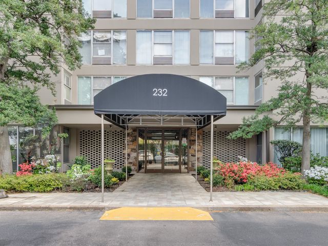 232 S Highland St Apt 303, Memphis, TN 38111
