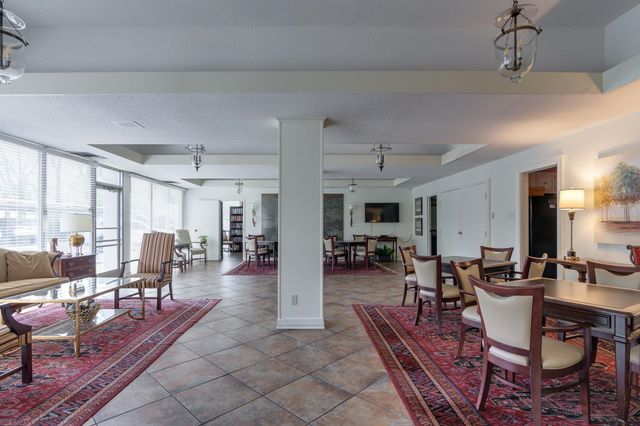 232 S Highland St Apt 303, Memphis, TN 38111