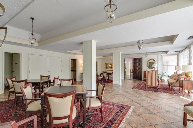 232 S Highland St Apt 303, Memphis, TN 38111