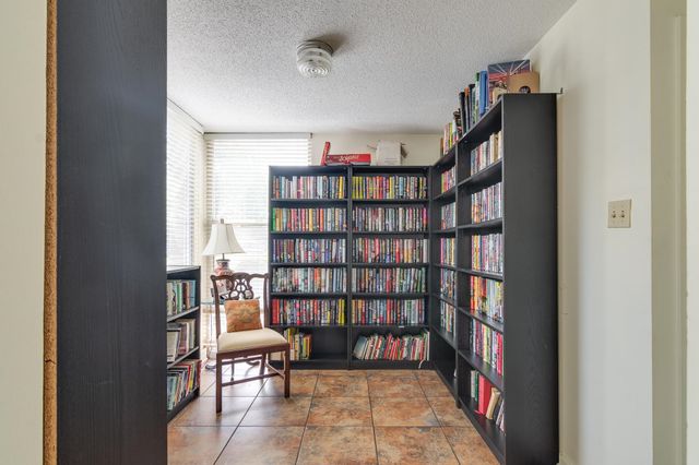 232 S Highland St Apt 303, Memphis, TN 38111