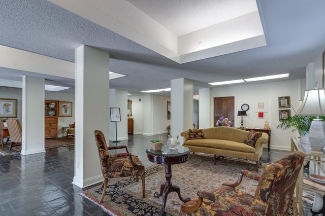 232 S Highland St Apt 303, Memphis, TN 38111