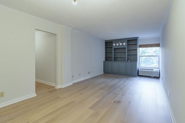 232 S Highland St Apt 303, Memphis, TN 38111