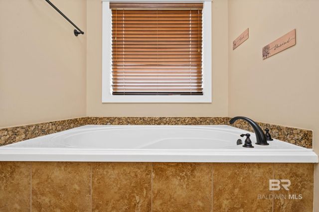 9042 Krystal Ridge Court, Daphne, AL 36526