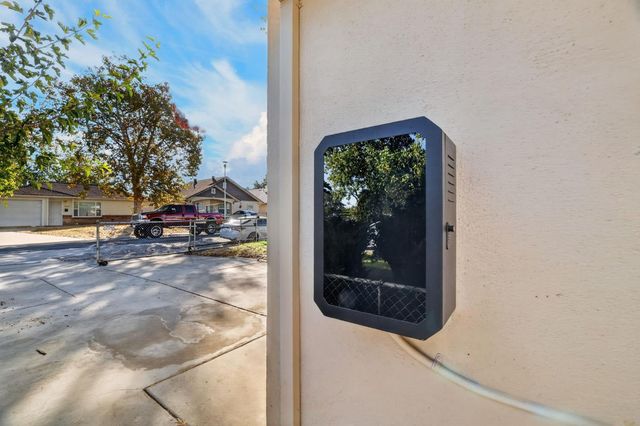 3933 Huron St, Sacramento, CA 95838