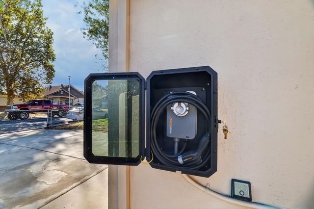 3933 Huron St, Sacramento, CA 95838