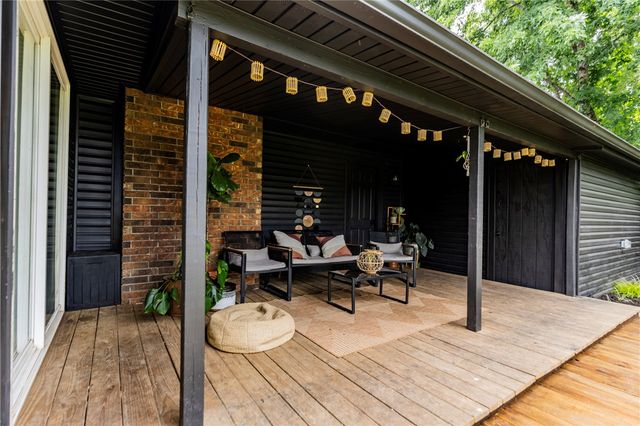 1307 W Banz Road, Rogers, AR 72758
