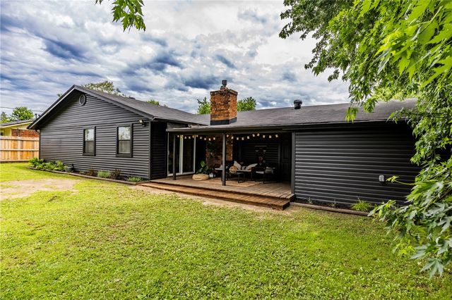 1307 W Banz Road, Rogers, AR 72758