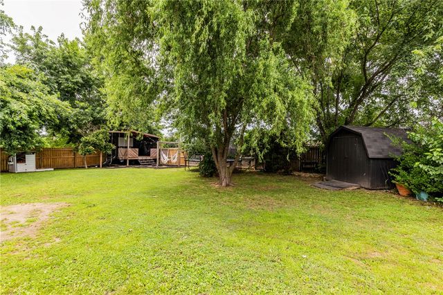 1307 W Banz Road, Rogers, AR 72758
