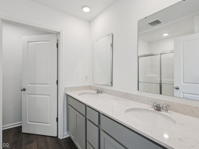 50 Benfield Drive, Whiteland, IN 46184