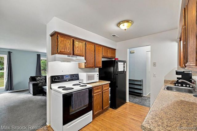 37958 Dor Sal Drive, Sterling Heights, MI 48312