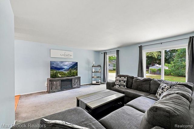 37958 Dor Sal Drive, Sterling Heights, MI 48312