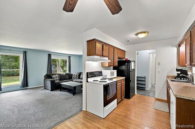 37958 Dor Sal Drive, Sterling Heights, MI 48312